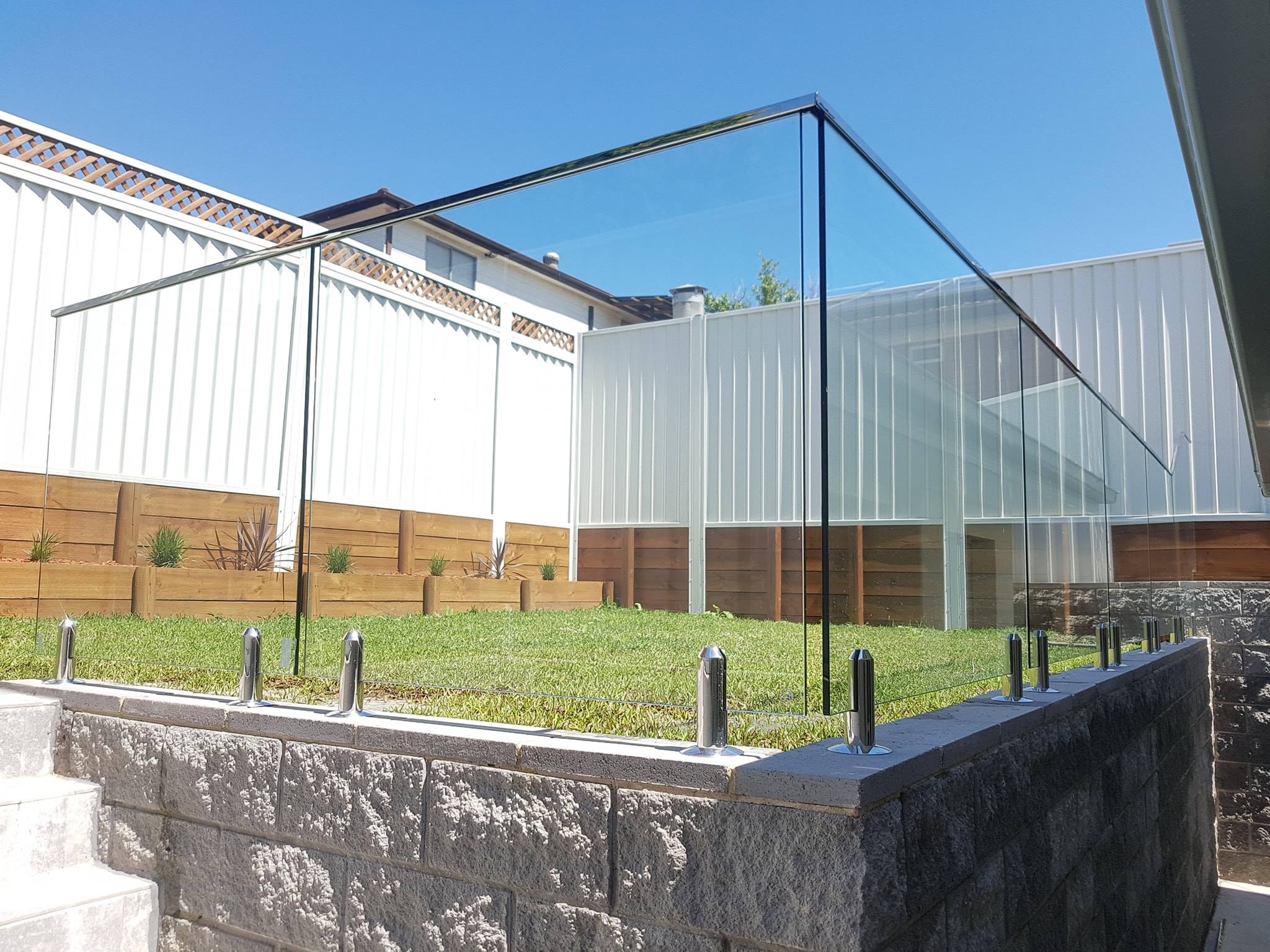 Glass balustrade installation